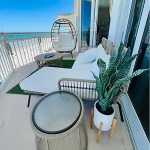 lovely-ocean-front-for-5-it-sleeps-up-to-12.thedaytonabeachhotels.com/